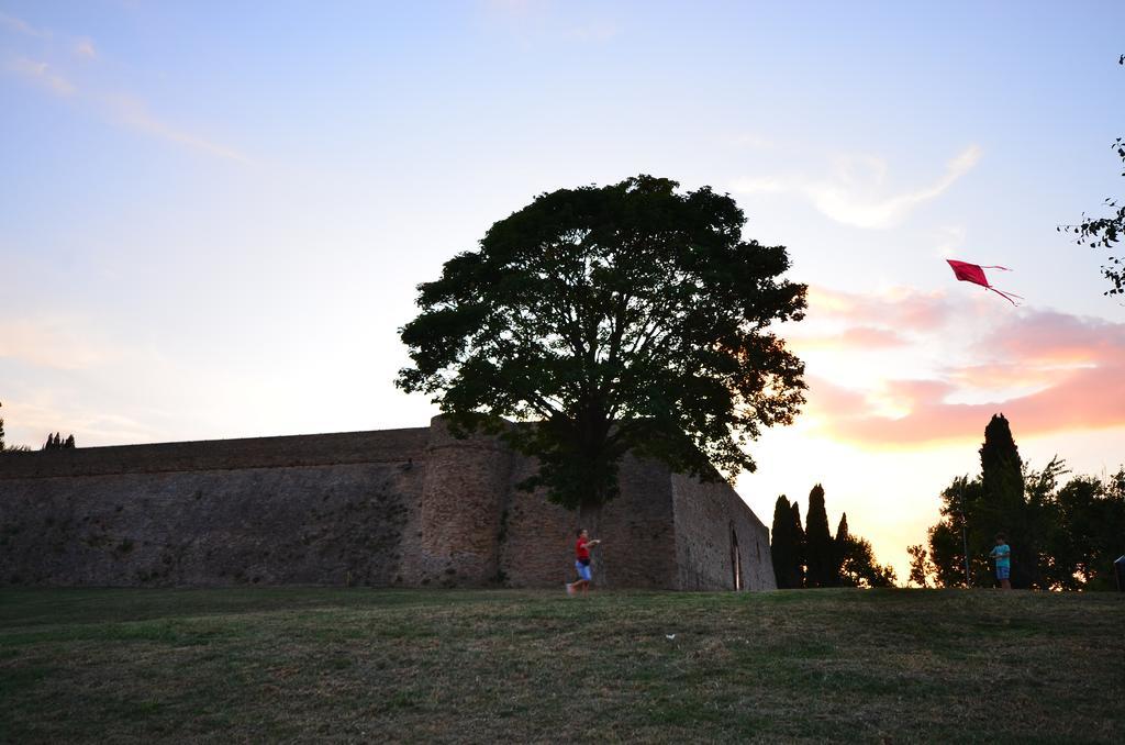 Camping Pineta Hotel Urbino Exterior foto